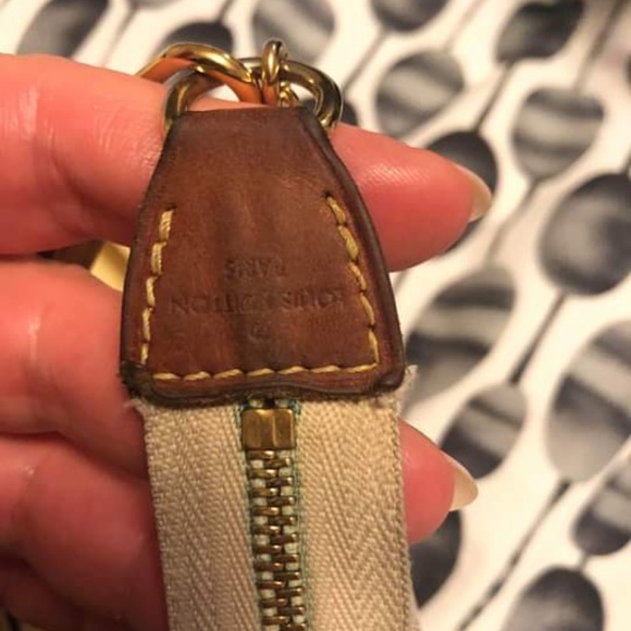 SOLD Authentic Louis Vuitton Eva Clutch Azur - Picture 8 of 8